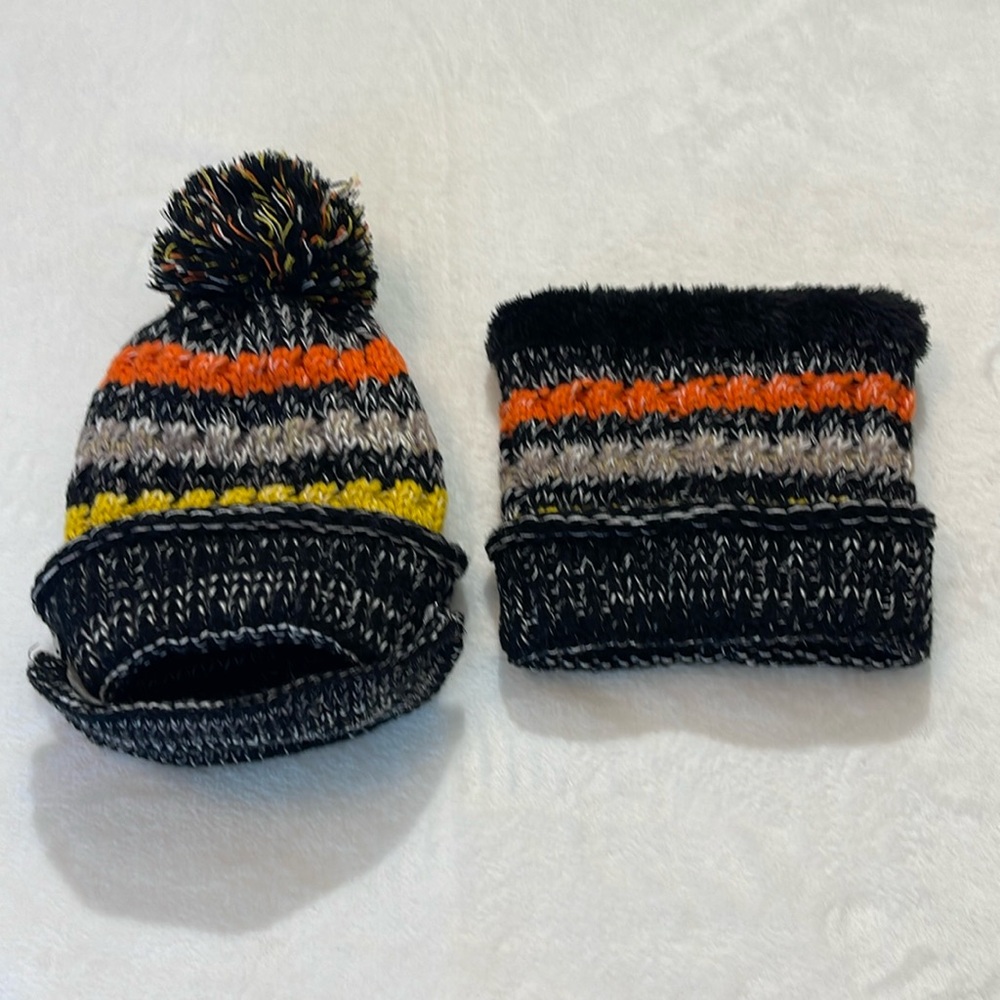 WITHMOONS KNIT CAP AND NECK PROTECTOR. FUR LINED , ALSO FACE PROTECTOR.
